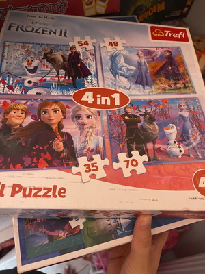 Frozen puzzle set like new