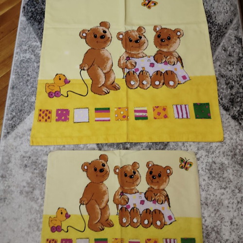 Children's bedding set with teddy bears used