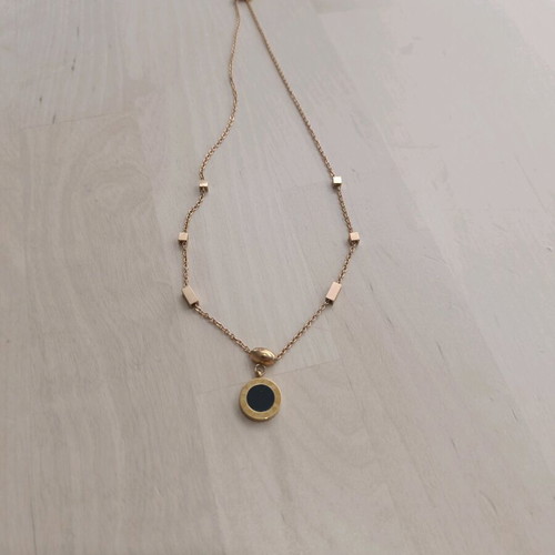Necklace with two sides used