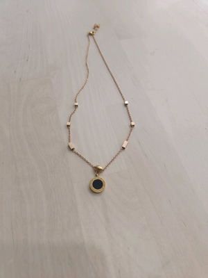 Necklace with two sides used