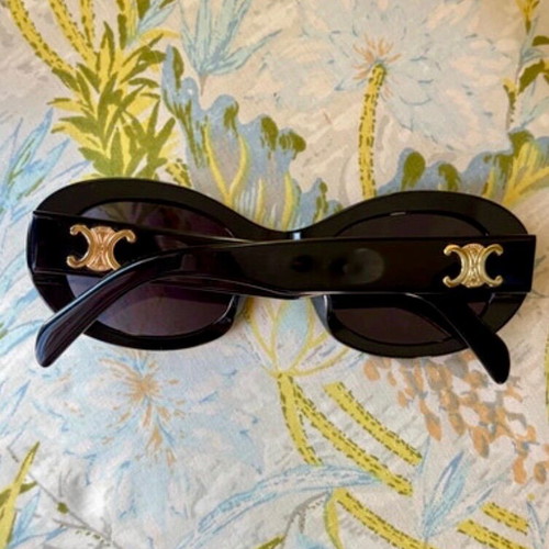 Celine Triomphe sunglasses black like new with original case