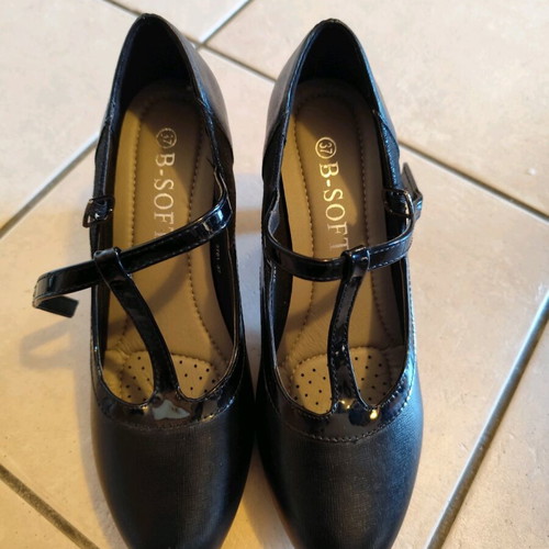 Women's high heel shoe new, size 37