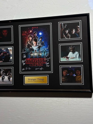 Stranger Things Season 1 Signed Replica Memorabilia A3 Poster καινούργιο