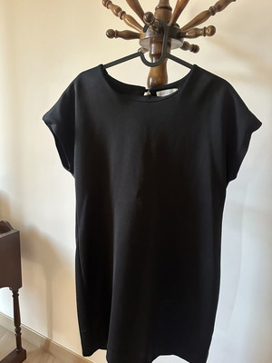 Mini black dress Zara like new, small back opening with button