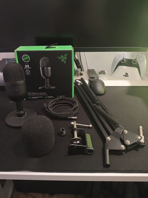 Razer Seiren Mini microphone with arm and pop filter