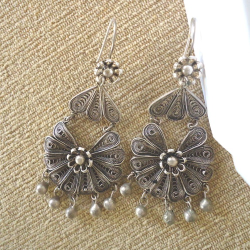 Vintage silver handmade dangling earrings like new
