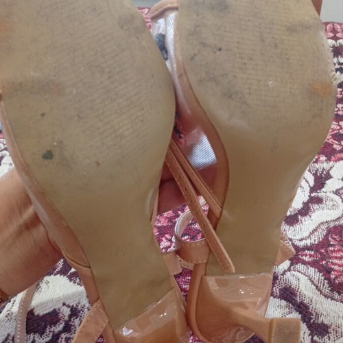 Sandal size 39 like new, ankle strap, slight damage
