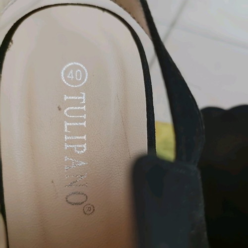 Women's closed black platform shoes with comfortable fit