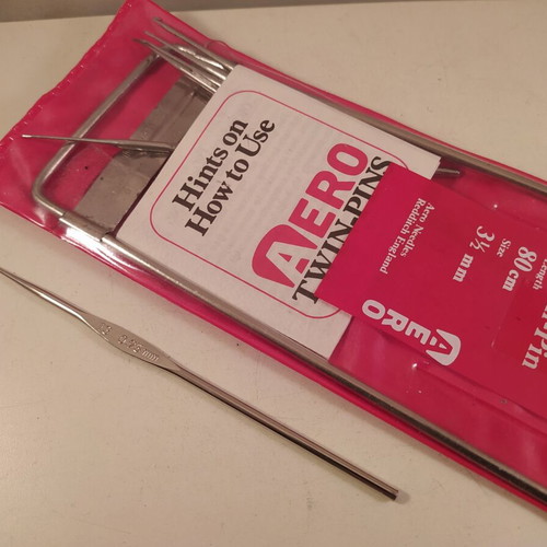 Aero knitting needles new