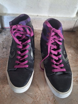 Converse All Star AS 12 Mid Leather Black/Grape boots like new, size 39