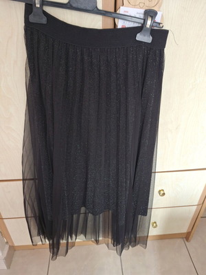 Black skirt like new, one size