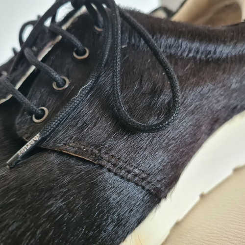 Maruti sneakers like new with black pony skin size 39