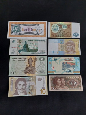 Uncirculated banknotes pack of 8