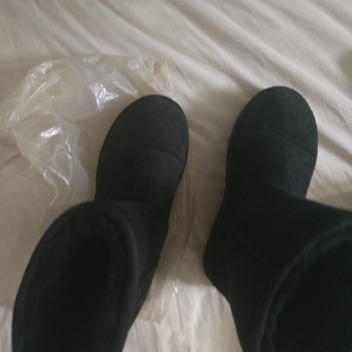Ugg boots size 39 black like new