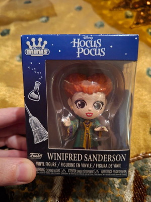 Hocus Pocus collectible Winifred Sanderson vinyl figure new