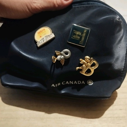 Air Canada Collectible Neseser with Pins used, vintage