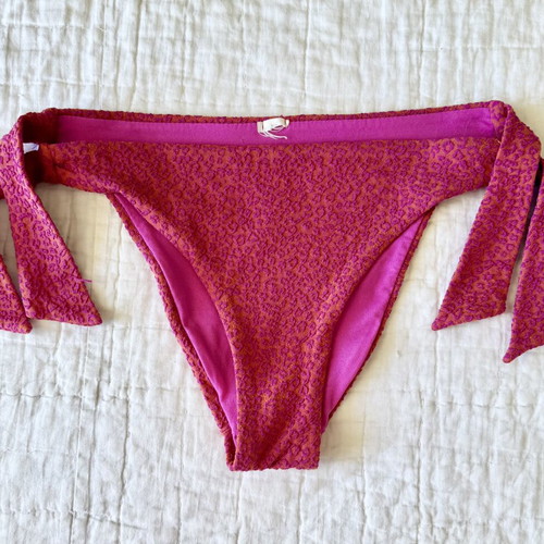 Textured Fuchsia Tie Side Bikini Bottom like new, S-M