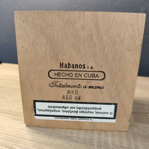 Empty wooden Cohiba 25 Robustos box used