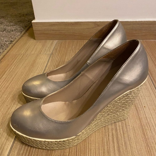 Shoes size 39 like new, gold shade