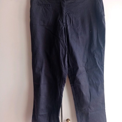 Laura Clement black capri pants used