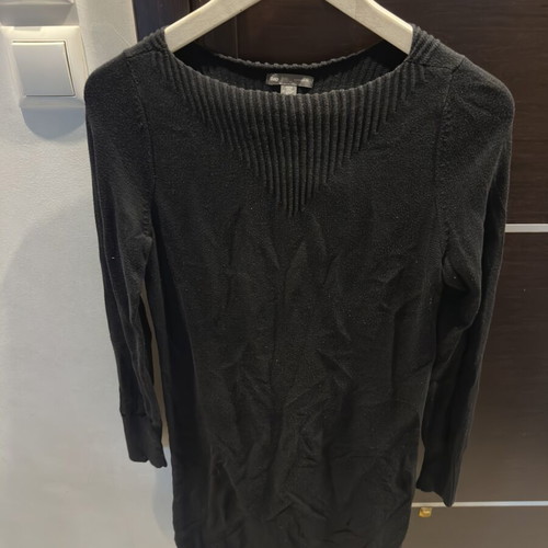 Gap black knitted dress like new with rib detail neckline
