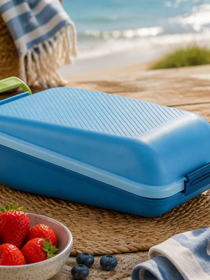 Tupperware lunch box food container