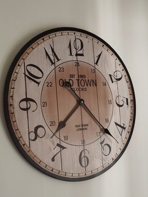 Vintage Old Town wall clock like new, 58 cm diameter