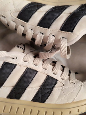 Adidas Originals Vintage sport shoes size 43, like new