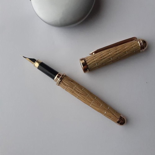 Pen with unique texture like new