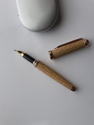 Pen with unique texture like new