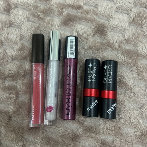 Lipsticks and glosses Korres Essence Nyx Dust and Cream like new