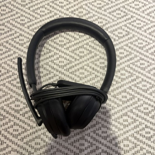 Headset wired with microphone and USB charging, used, black