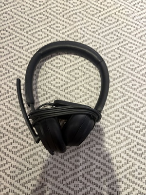 Headset wired with microphone and USB charging, used, black