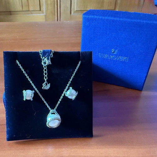 Swarovski set necklace and earrings with opal silver color, like new