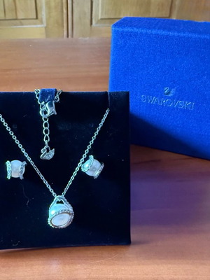 Swarovski set necklace and earrings with opal silver color, like new