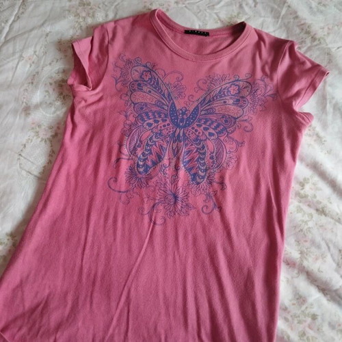 Sisley T-shirt used, size Medium, pink with blue design