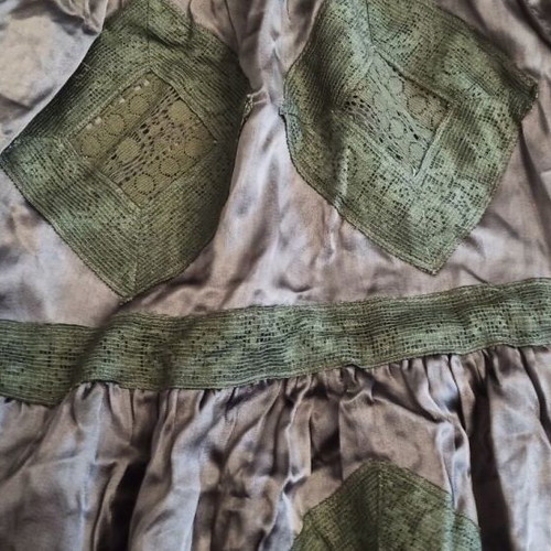 Oil satin skirt heavy with lace used, size Medium, green