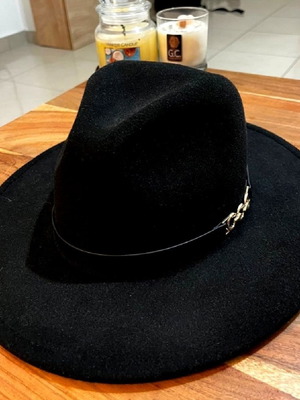 My accessories hat like new, size 56