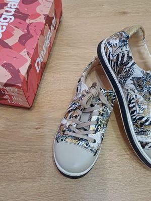 Desigual sneakers size 38 like new, colorful design