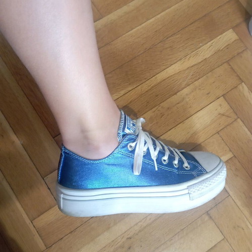 Converse athletic shoes blue metallic like new, size 37.5