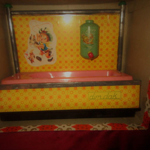 Dim Dak Rare Tin Children's Bath Toy like new from the 50s