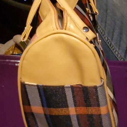 Checked Handbag like new, beige shade