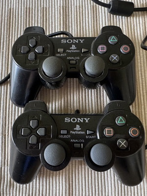 PlayStation 2 authentic controllers, pack of 2