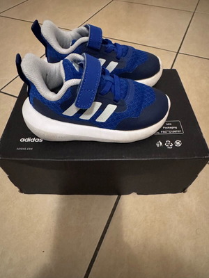 Παπούτσια αθλητικά Adidas μέγεθος 23 μεταχειρισμένα, μπλε