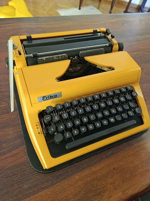Erika Robotron Mod. 100 mechanical typewriter used, vintage 1970s