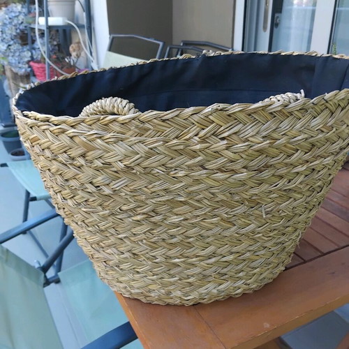 Straw beach bag like new with one handle repairable