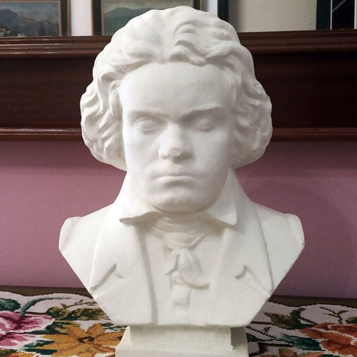 2 Busts of Beethoven and Wagner like new, white with matte finish