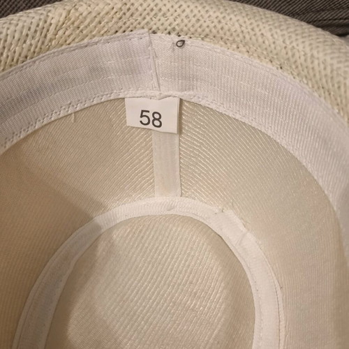 Hat like new, size L