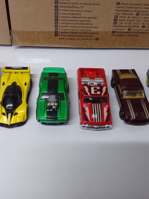 Hot Wheels collection of 6 authentic models like new