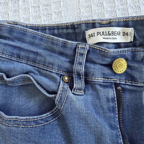 Blue Jeans Pull & Bear XS 34 Like New with Gift Shirt